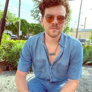 Meet your Posher, Wallis